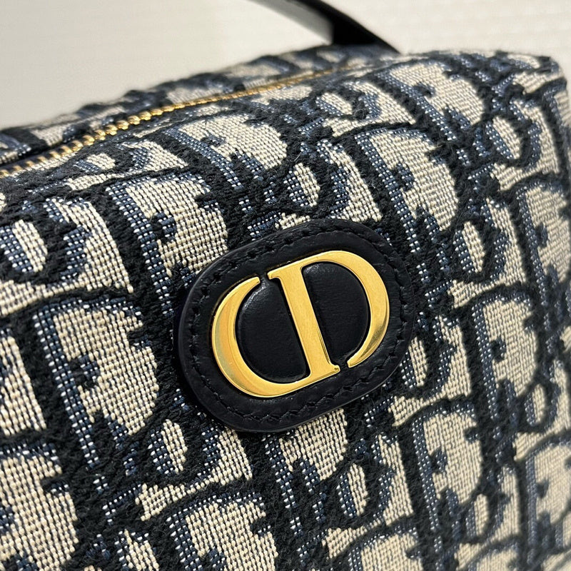 Dragons Bags Detail