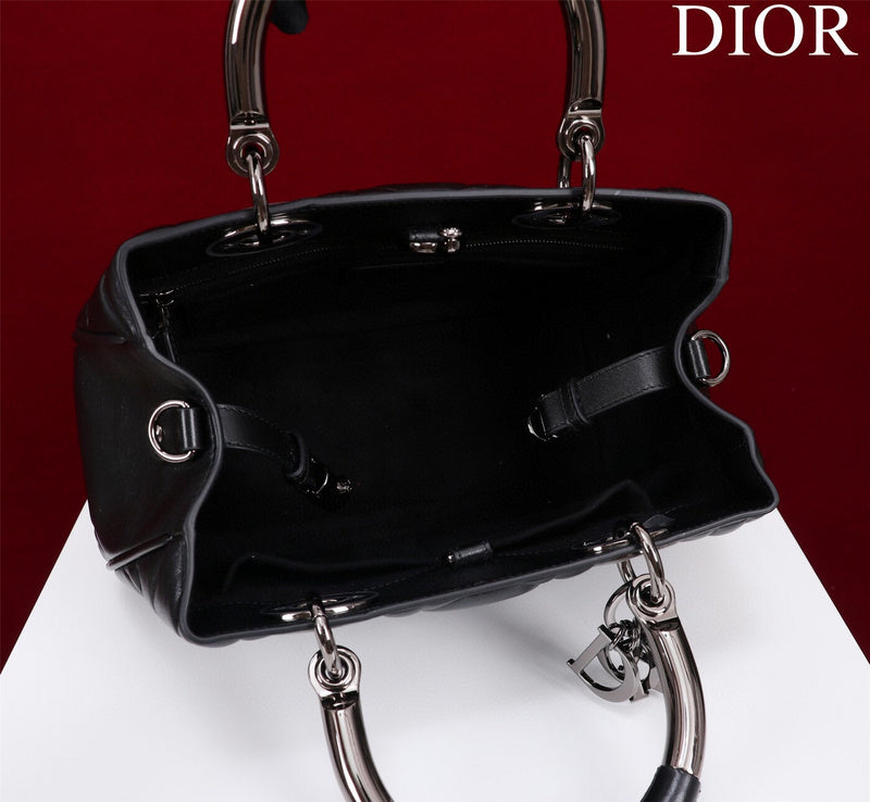 Dragons Bags Detail