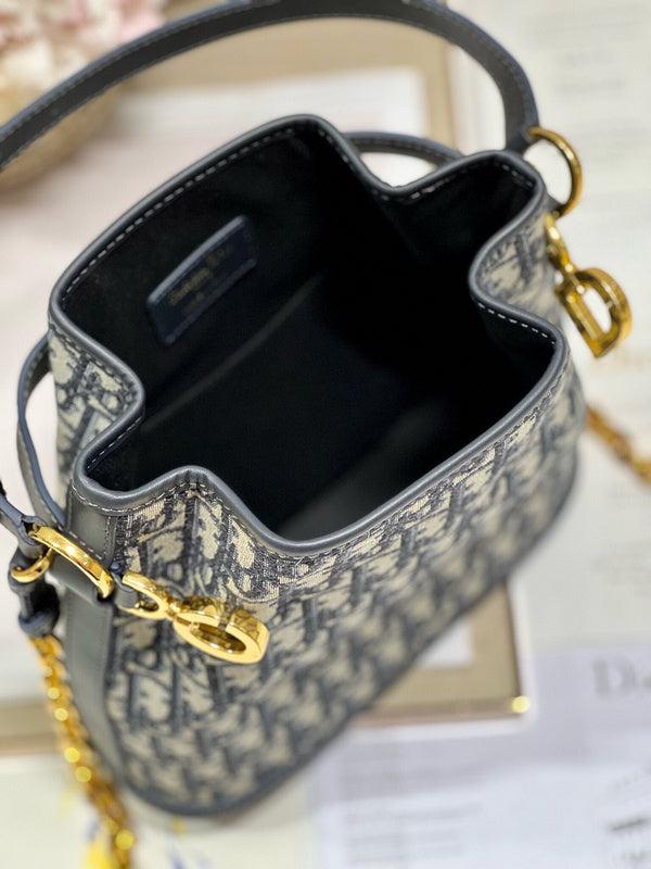 Dragons Bags Detail