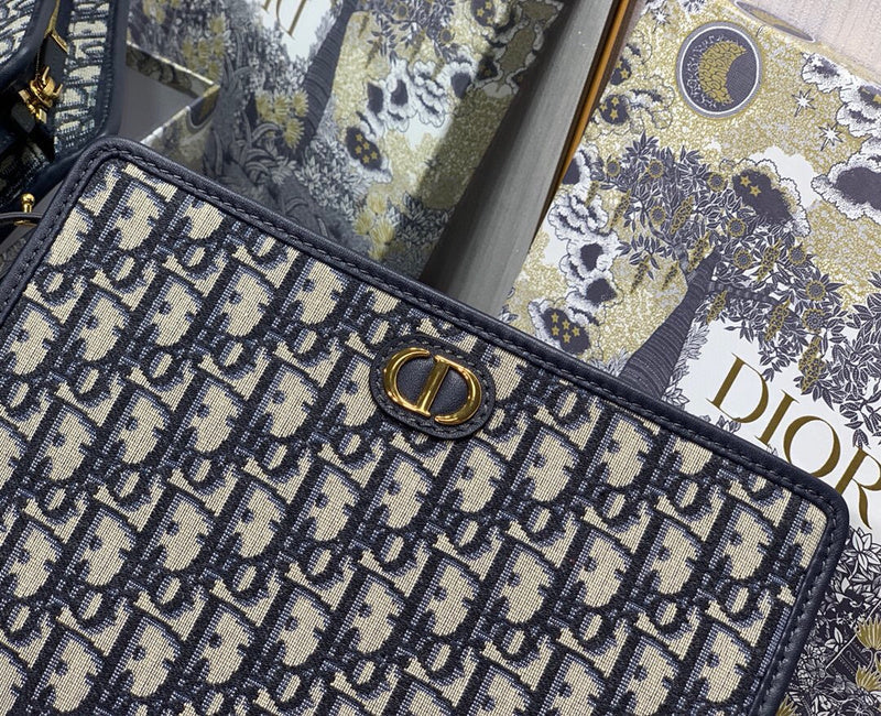 Dragons Bags Detail