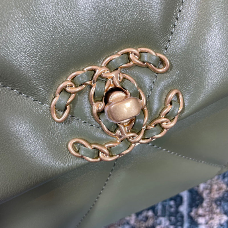 Dragons Bags Detail