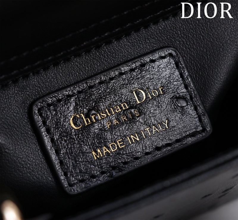 Dragons Bags Detail