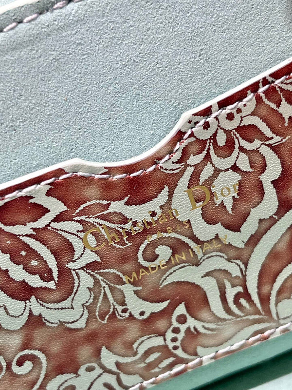 Dragons Bags Detail