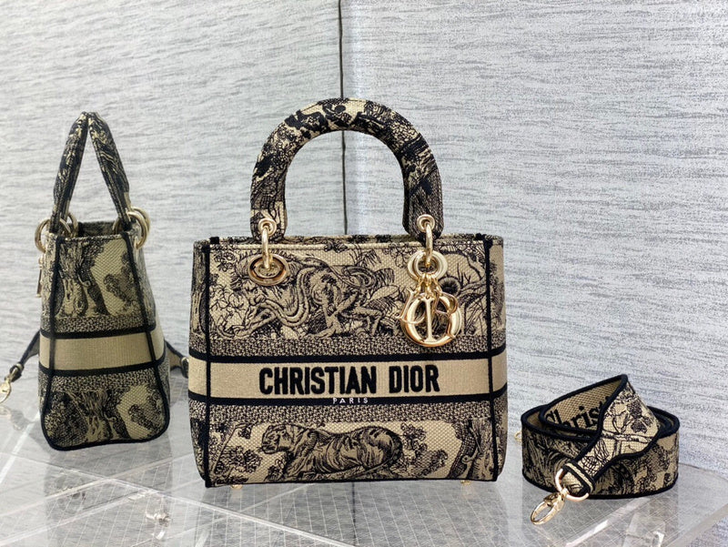 Dragons Bags Detail