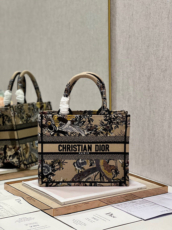 Dragons Bags Detail