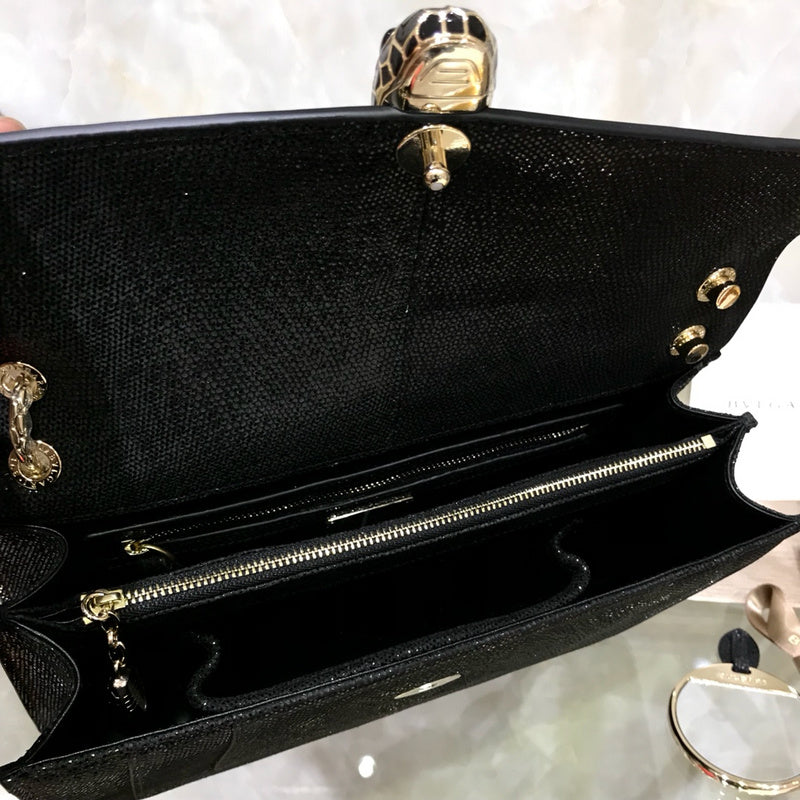 Dragons Bags Detail