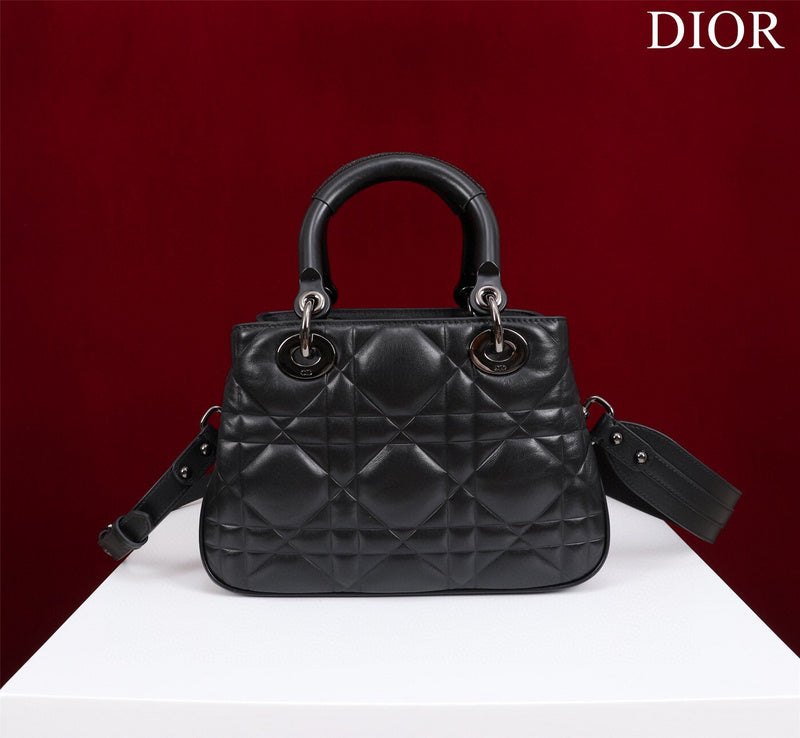 Dragons Bags Detail