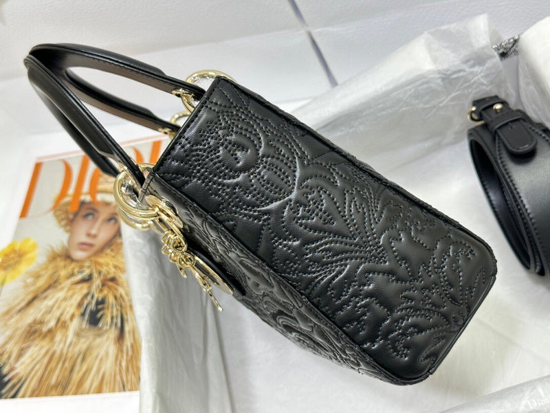 Dragons Bags Detail