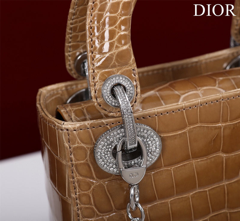 Dragons Bags Detail