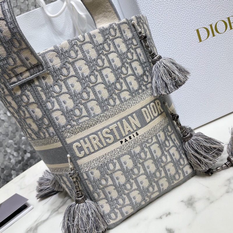 Dragons Bags Detail