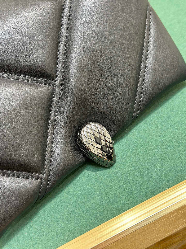 Dragons Bags Detail
