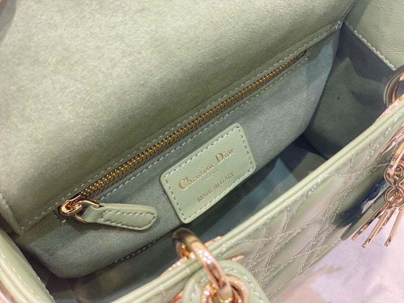 Dragons Bags Detail