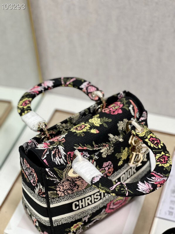Dragons Bags Detail