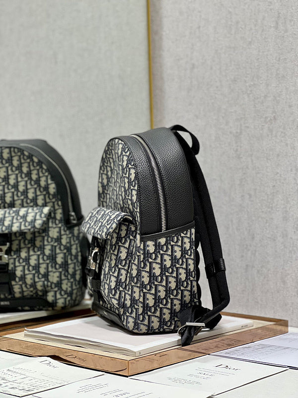 Dragons Bags Detail