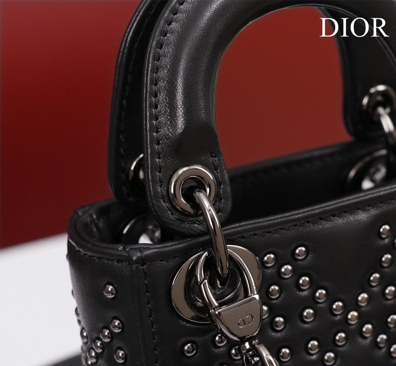 Dragons Bags Detail