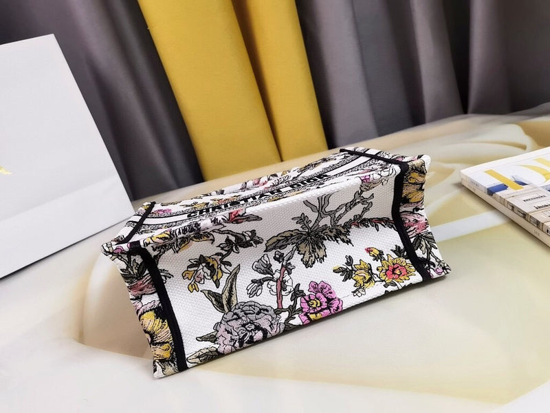 Dragons Bags Detail
