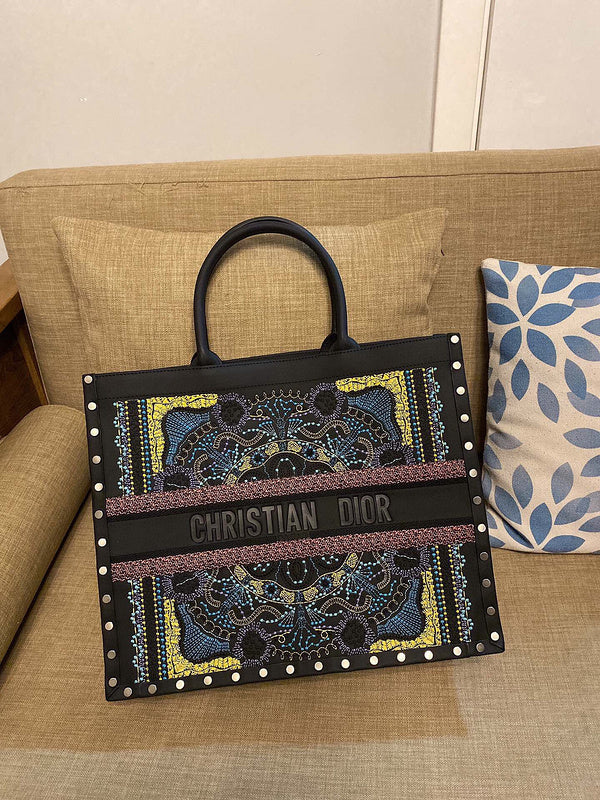 Dragons Bags Detail