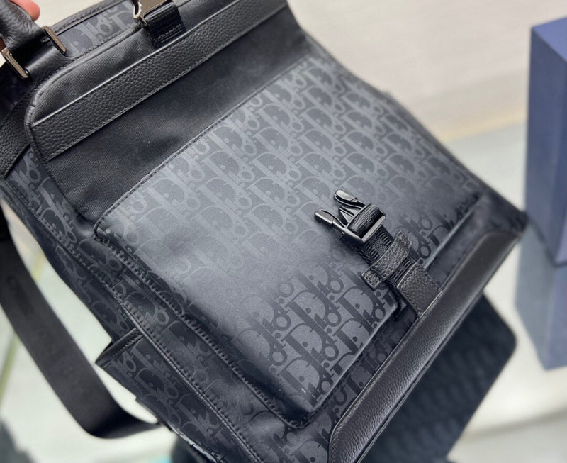 Dragons Bags Detail