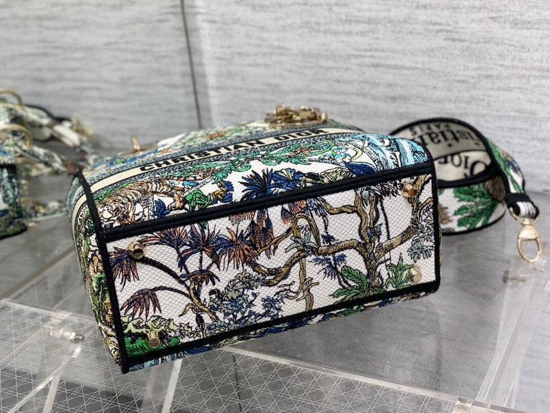 Dragons Bags Detail
