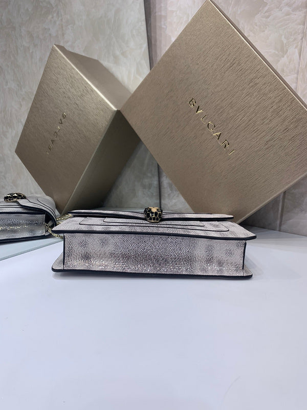 Dragons Bags Detail
