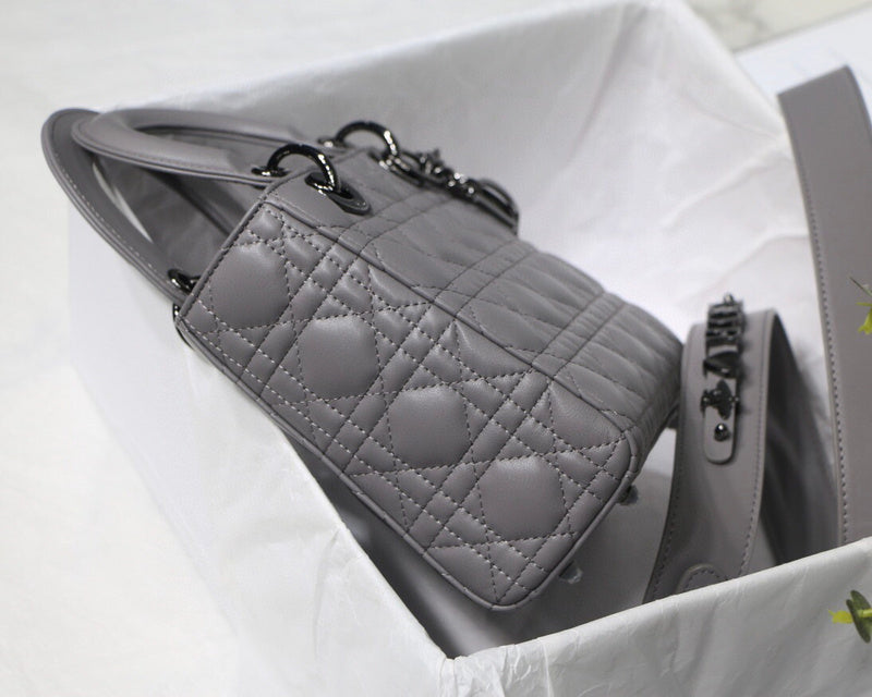 Dragons Bags Detail