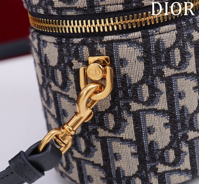 Dragons Bags Detail