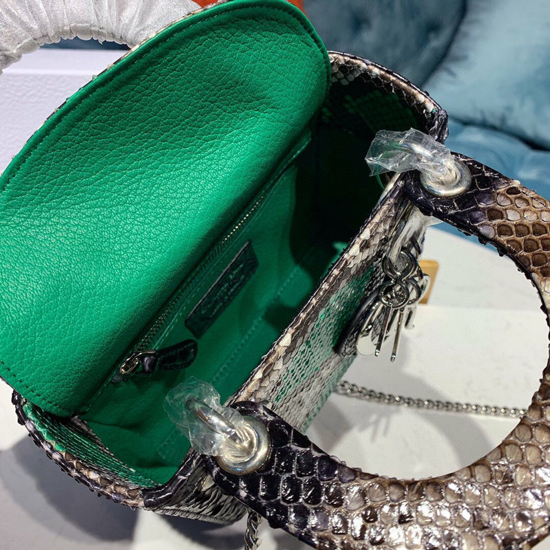 Dragons Bags Detail