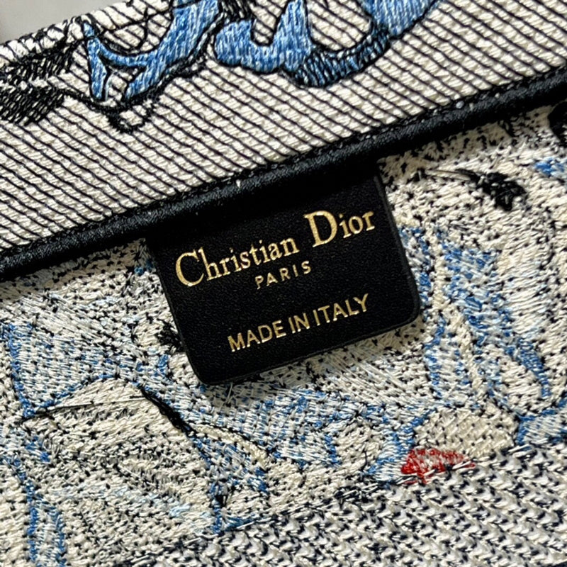 Dragons Bags Detail