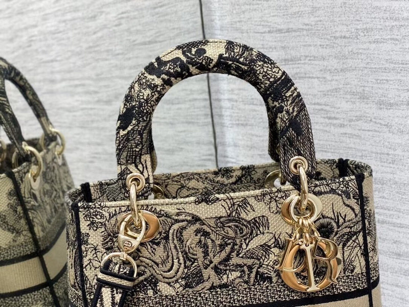 Dragons Bags Detail