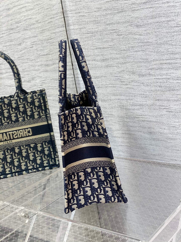 Dragons Bags Detail