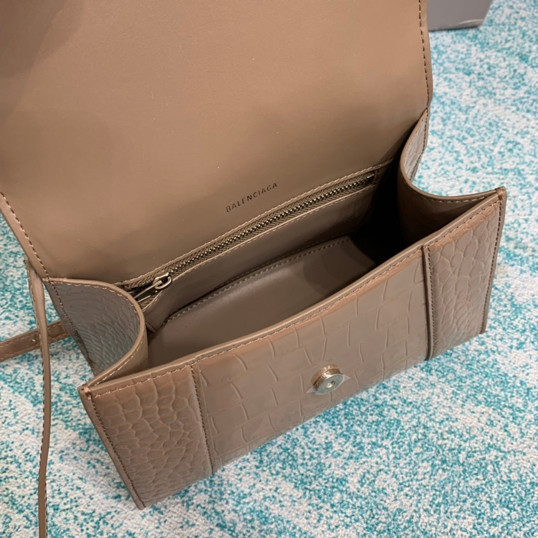 new-luxury-designer-bags-nm24081