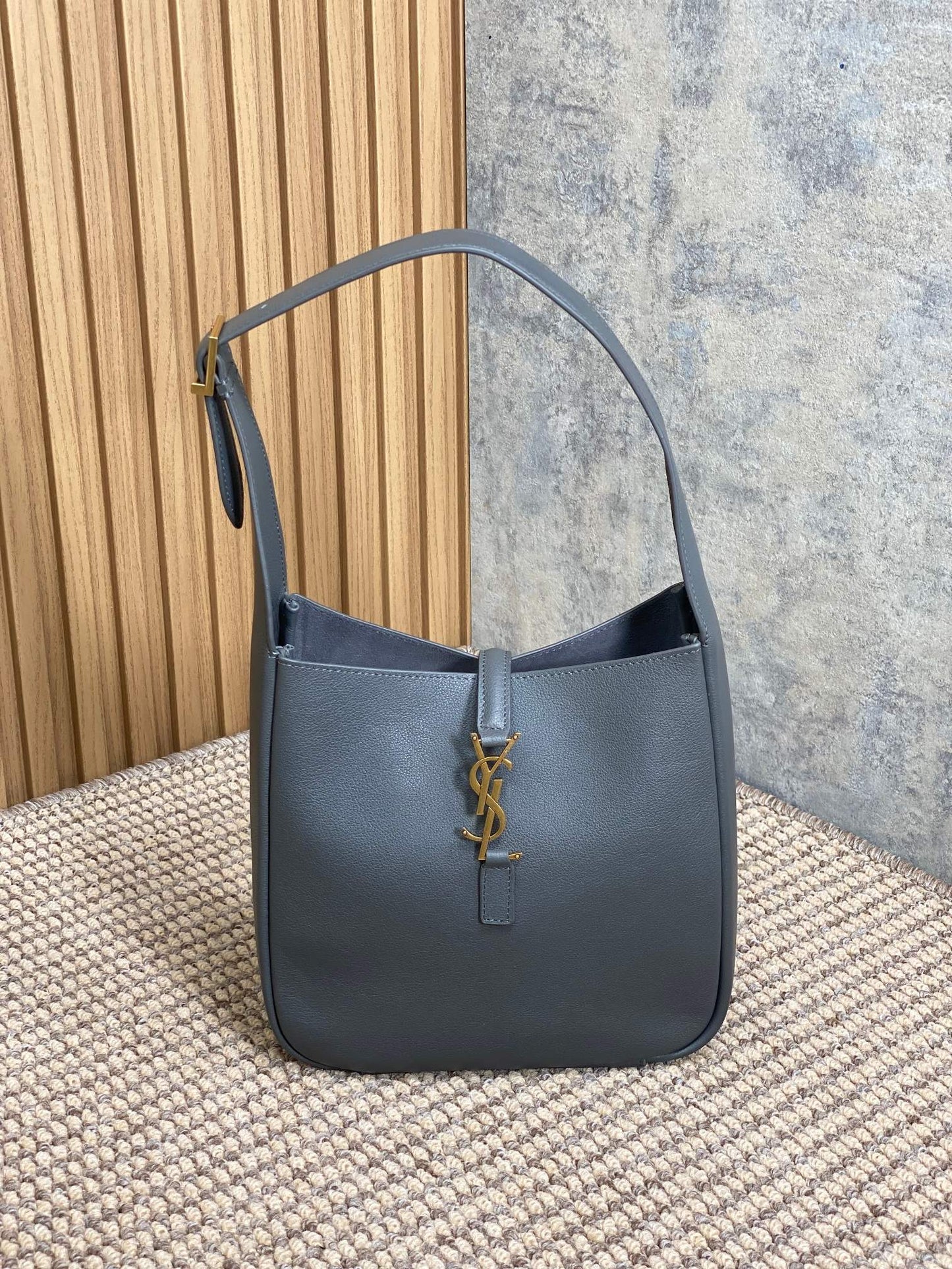 Dragons Bags - Best High-End Brands in One Place - AFFORDABLE LUXURY BAGS - 5913