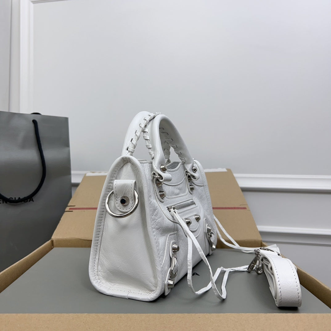 new-luxury-designer-bags-nm24042