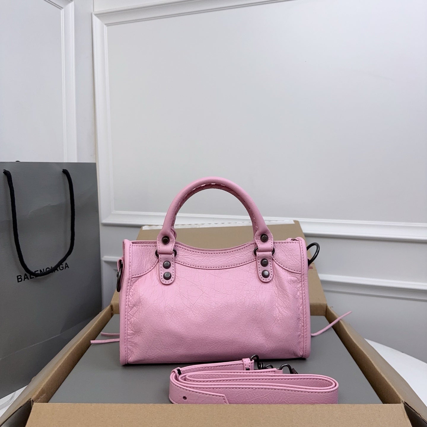 new-luxury-designer-bags-nm24045