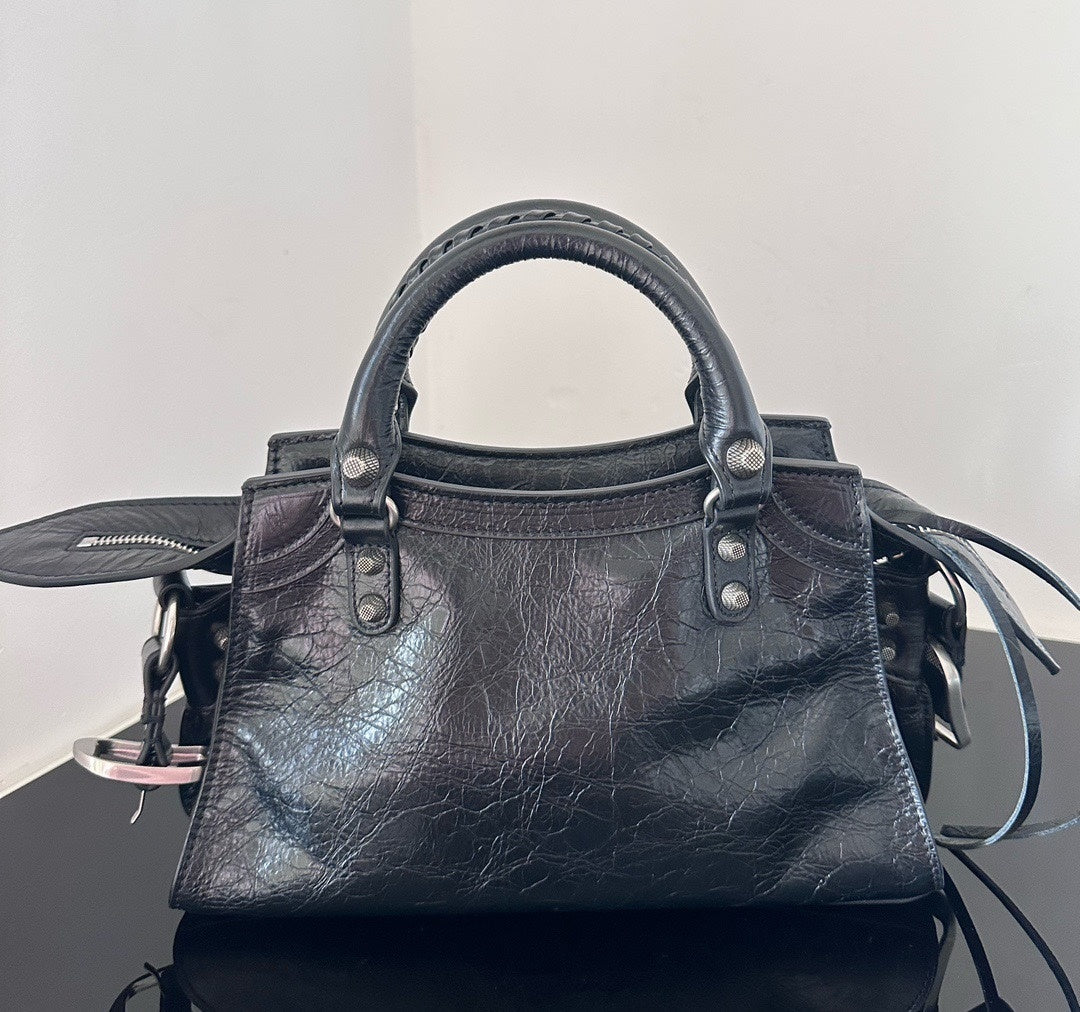 new-luxury-designer-bags-nm24359