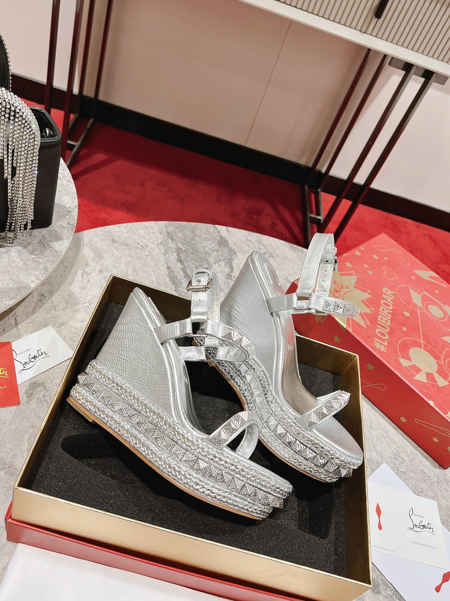 Dragons Bags - High-Quality Designer Products for You - AFFORDABLE LUXURY HEELS - 8323