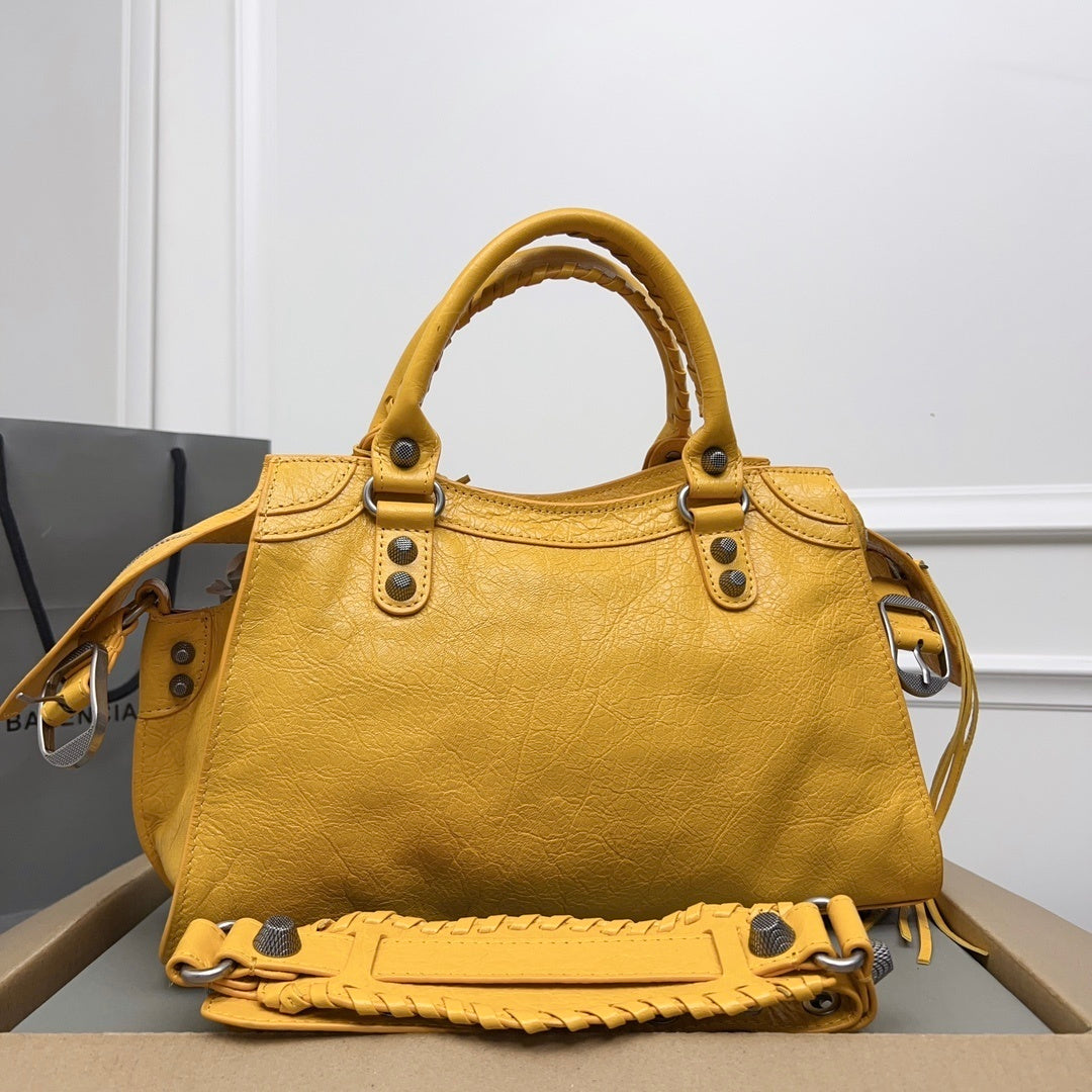 new-luxury-designer-bags-nm24279