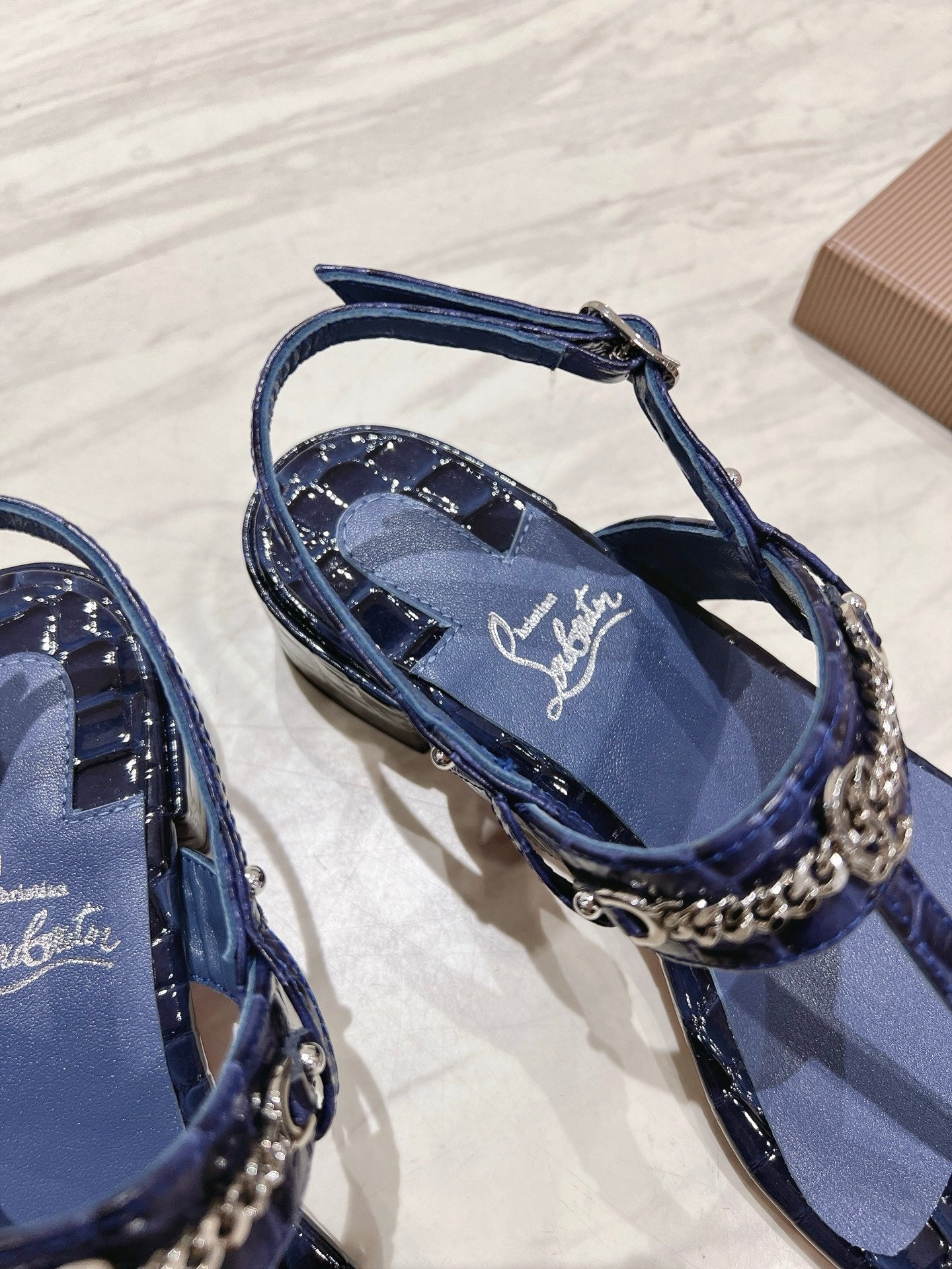 Dragons Bags - High-Quality Designer Products for You - AFFORDABLE LUXURY HEELS - 8227