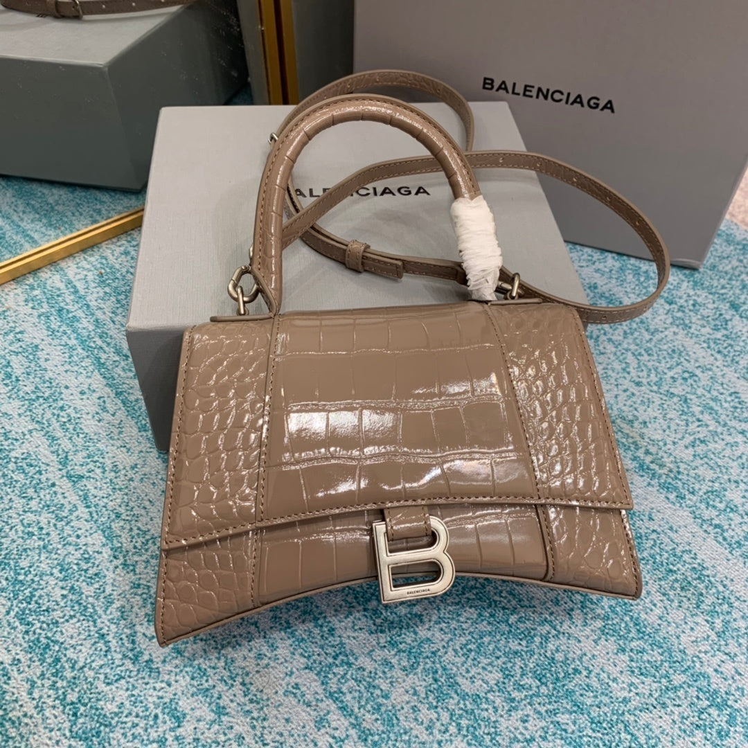 new-luxury-designer-bags-nm24081