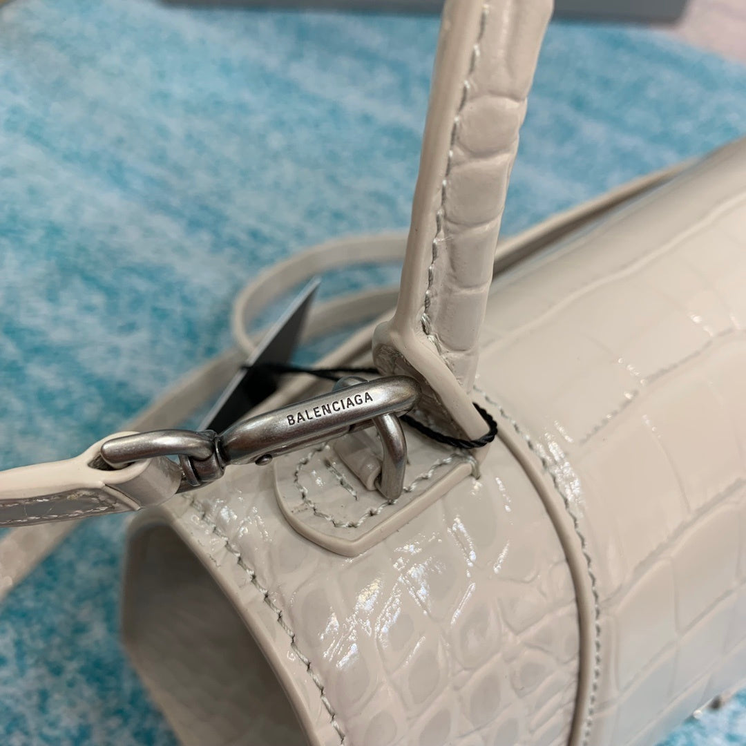 new-luxury-designer-bags-nm24071