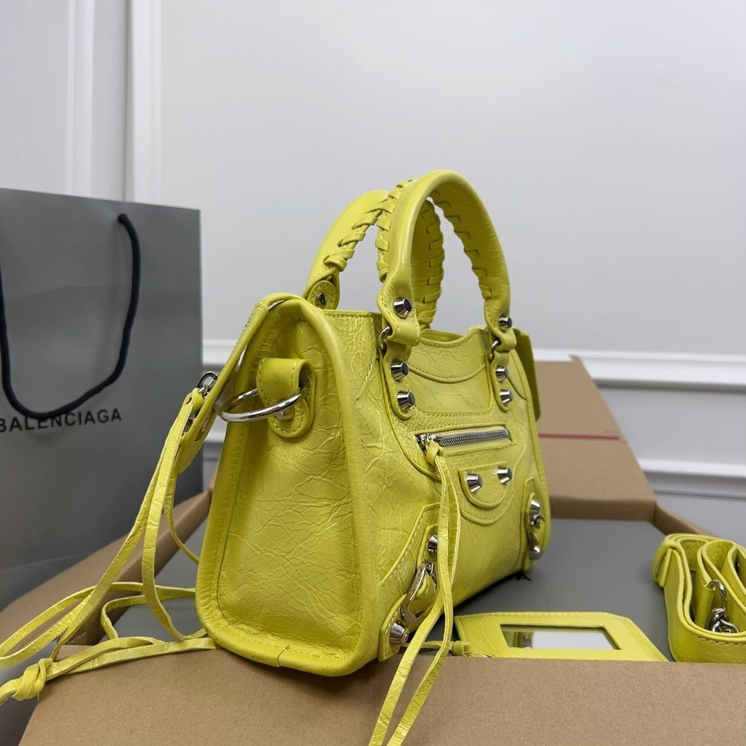 new-luxury-designer-bags-nm24051