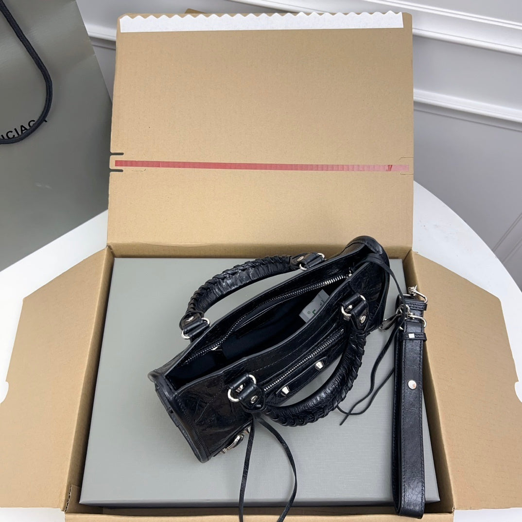 new-luxury-designer-bags-nm24041