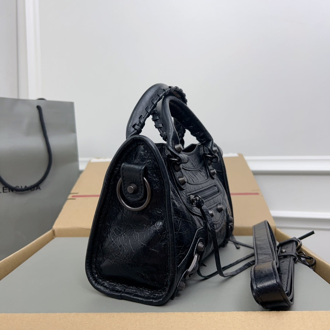 new-luxury-designer-bags-nm24043