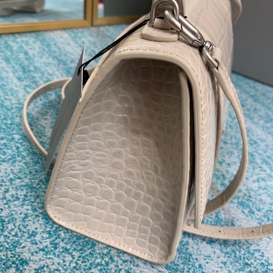 new-luxury-designer-bags-nm24071