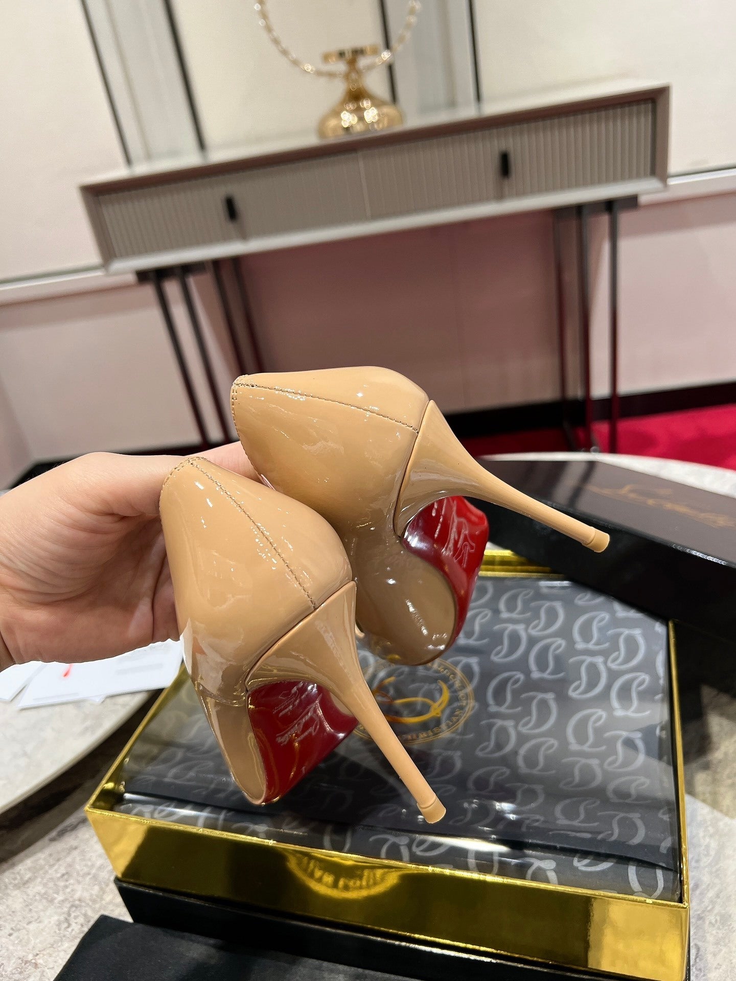 Dragons Bags - High-Quality Designer Products for You - AFFORDABLE LUXURY HEELS - 8187