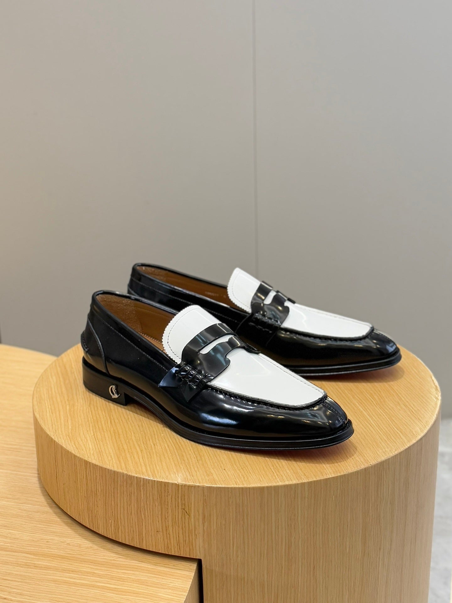 Dragons Bags - High-Quality Designer Products for You - AFFORDABLE LUXURY HEELS - 8279