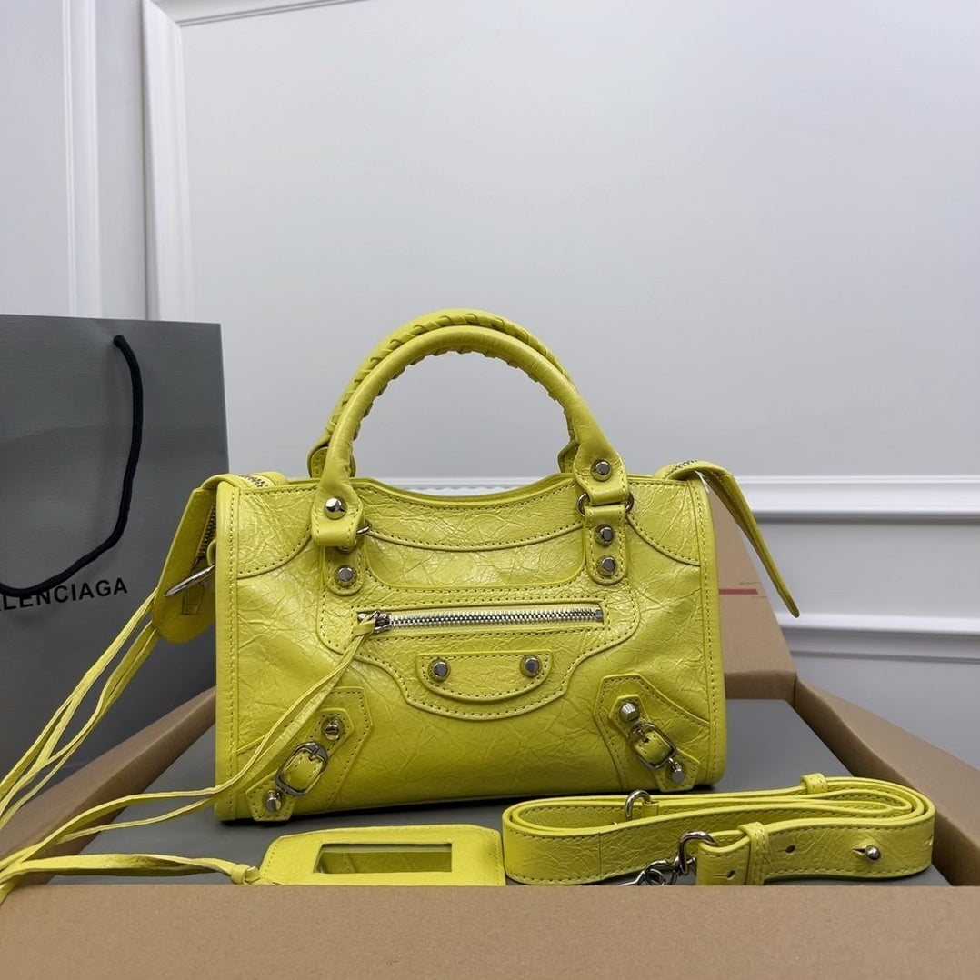 new-luxury-designer-bags-nm24051