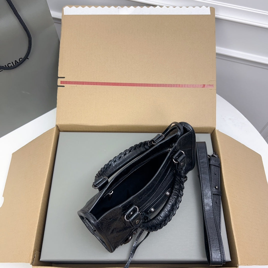 new-luxury-designer-bags-nm24043