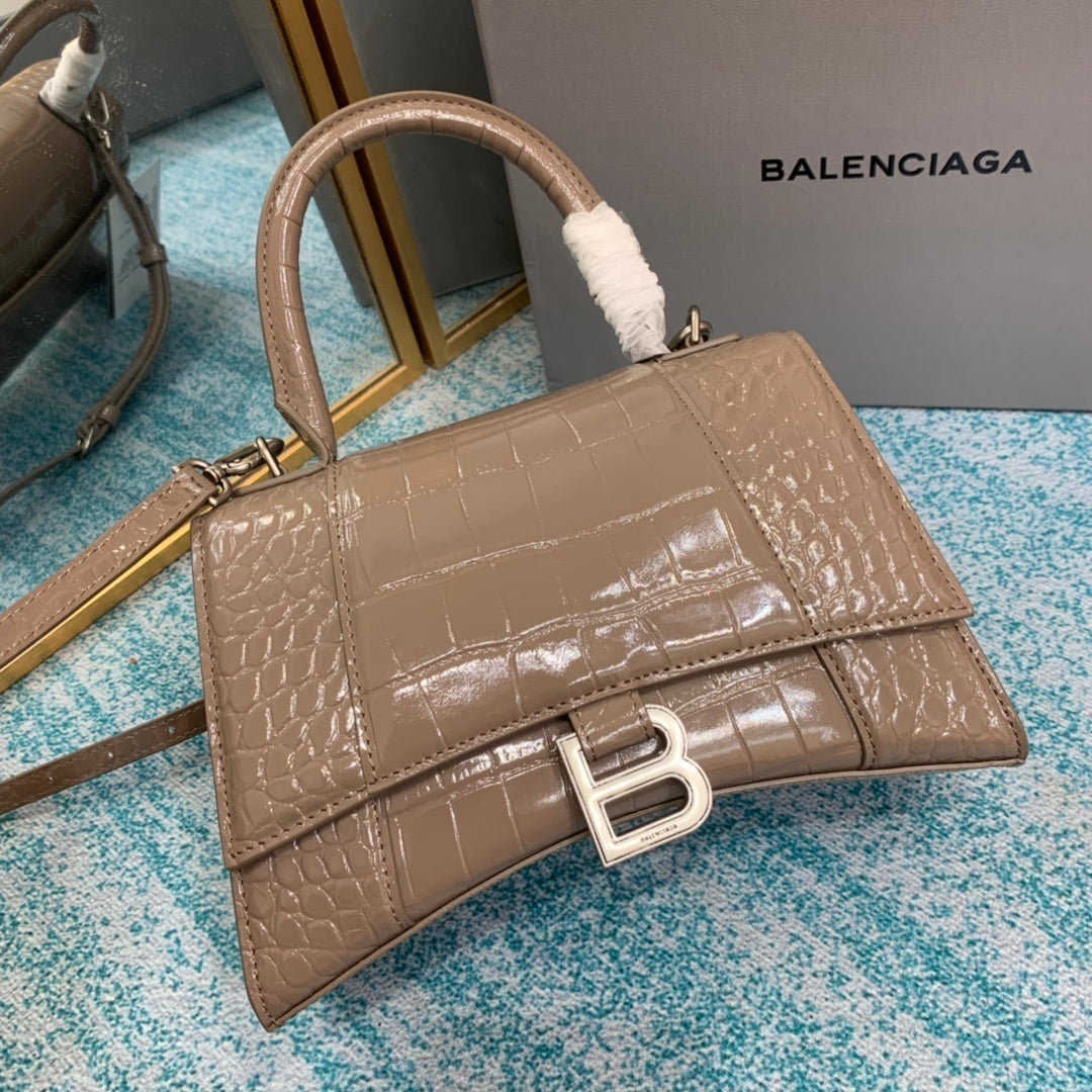 new-luxury-designer-bags-nm24081