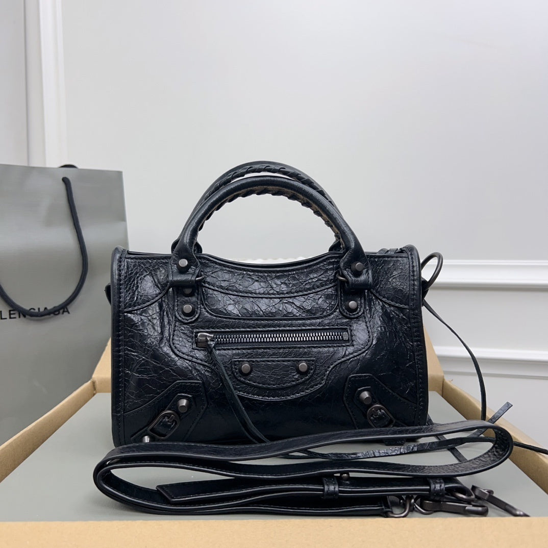 new-luxury-designer-bags-nm24043